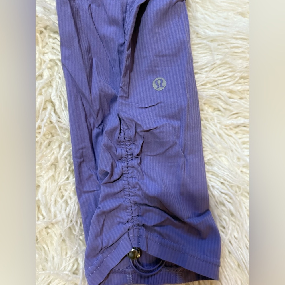 Lululemon Dance Studio Mid-Rise
Cropped Pants SIZE 2